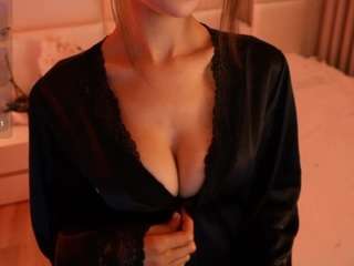LilyCollins18 live cam preview