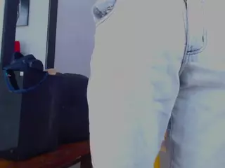 Candy-bigass's Live Sex Cam Show