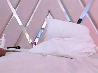 le modèle ella-montoya est en webcam porno dans un show sur le site camsoda, il possède les tags suivants: anal,pussy,handjob,horny,lovense,lush,naked,natural,nature,oil,pov,sex toys,fingering,sexy,shaved pussy,spank,squirt,squirter,toys,twerk