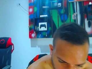 Live cam show with frezis19cm