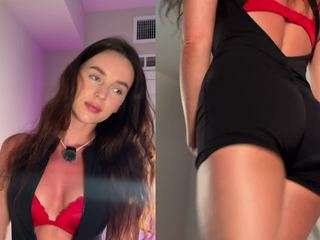 Live webcam model sashalong13 on Soda Cams