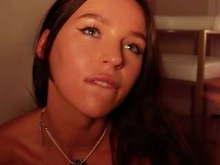 sashalong13 Live Webcam on CamSoda