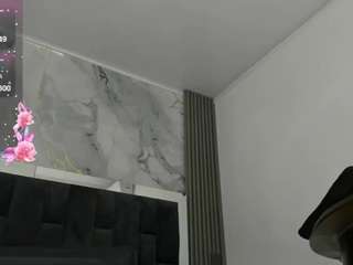 CataleyaBrunettes live cam preview
