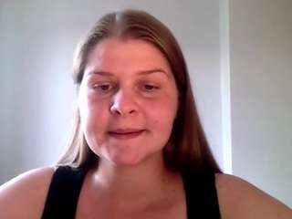 lovexcaroline webcam model