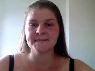 lovexcaroline webcam model