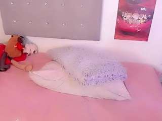 bellahottestt webcam