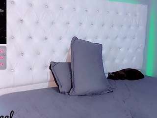 Bellahottestt live webcam show