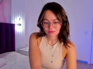 le modèle kellycuutie est en webcam porno dans un show sur le site camsoda, il possède les tags suivants: ass,sexy,lingerie,lush,massage,moaning,naked,no drinking,no smoking,orgasm,sex toys,shaved pussy,horny,skinny,solo,spank,spanking,strip,striptease,tease