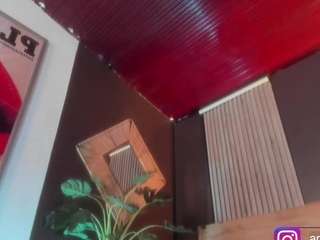 le modèle ann-rosse est en webcam porno dans un show sur le site camsoda, il possède les tags suivants: amateur,sex toys,anal,nature,no drinking,no smoking,orgasm,pov,pussyplay,shaved pussy,middle aged,squirter,strip,striptease,tattoos,tease,tittyfuck,young adult,milf,natural