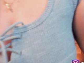 le modèle ann-rosse est en webcam porno dans un show sur le site camsoda, il possède les tags suivants: amateur,sex toys,anal,nature,no drinking,no smoking,orgasm,pov,pussyplay,shaved pussy,middle aged,squirter,strip,striptease,tattoos,tease,tittyfuck,young adult,milf,natural