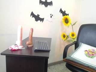 lupita223 webcam model