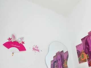 alba-grey's CamSoda show and profile