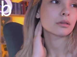bellalita's CamSoda show and profile