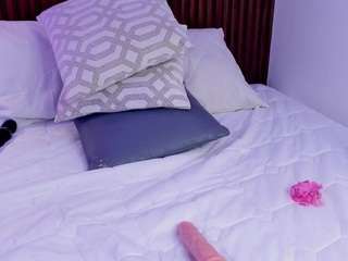 emilyy01 - Live Cam