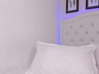 emilyy01 live webcam show