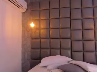 mile-u's Live Sex Cam Show