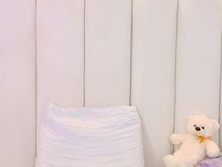 isabella-colinss Live Webcam on CamSoda