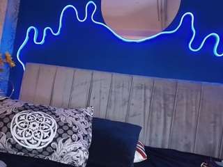 jeannesabatier Live Webcam on CamSoda