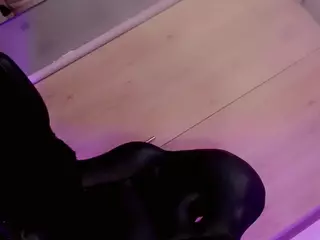 Manuela-Kingsley's Live Sex Cam Show