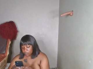 yourthickgyal live webcam show