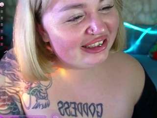 zarareign Live Webcam on CamSoda