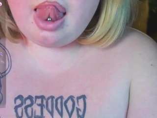 zarareign Live Webcam on CamSoda