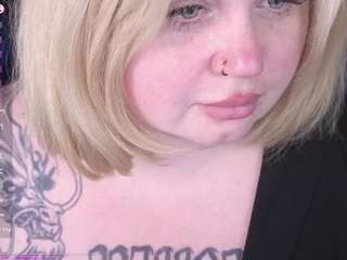 zarareign Live Webcam on CamSoda