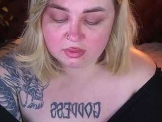 zarareign's CamSoda show and profile