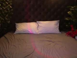 ZaraReign live webcam show