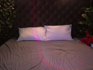 ZaraReign live webcam show