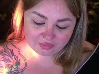 zarareign's live room