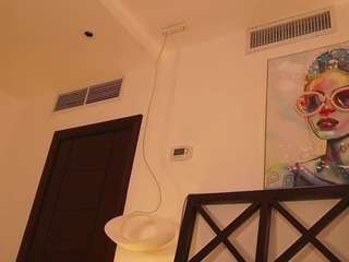 Live webcam model lunamystyque on Soda Cams