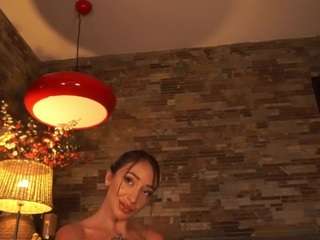 Lunamystyque's cam show statistics and live stream