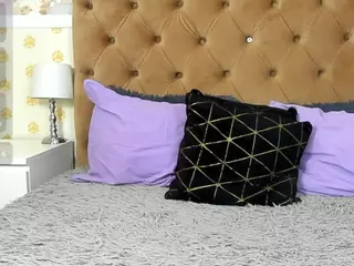 Vivian-Cross's Live Sex Cam Show