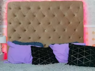 Vivian-Cross's Live Sex Cam Show