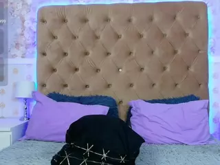 Vivian-Cross's Live Sex Cam Show