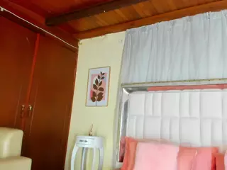 AlmaSaennz's Live Sex Cam Show