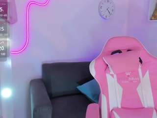 caroline-fox1 Live Webcam on CamSoda