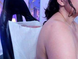 lunapleasure Live Webcam on CamSoda