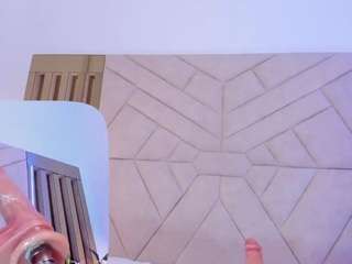 lunapleasure's CamSoda show and profile