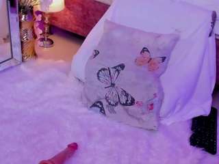 lunapleasure Live Webcam on CamSoda