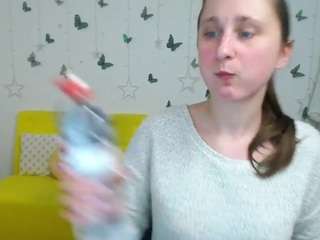 michelleegust, female webcam model,  years old, on live webcam