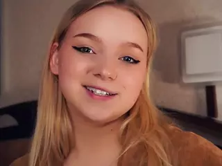 Lora's Live Sex Cam Show