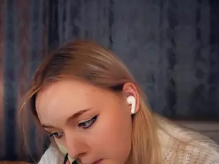Lora's Live Sex Cam Show