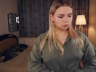 Lora's Live Sex Cam Show