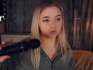 Lora's Live Sex Cam Show