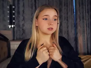 Lora's Live Sex Cam Show
