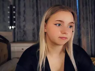 Lora's Live Sex Cam Show