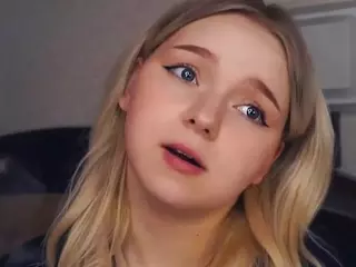 Lora's Live Sex Cam Show