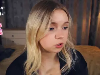 Lora's Live Sex Cam Show